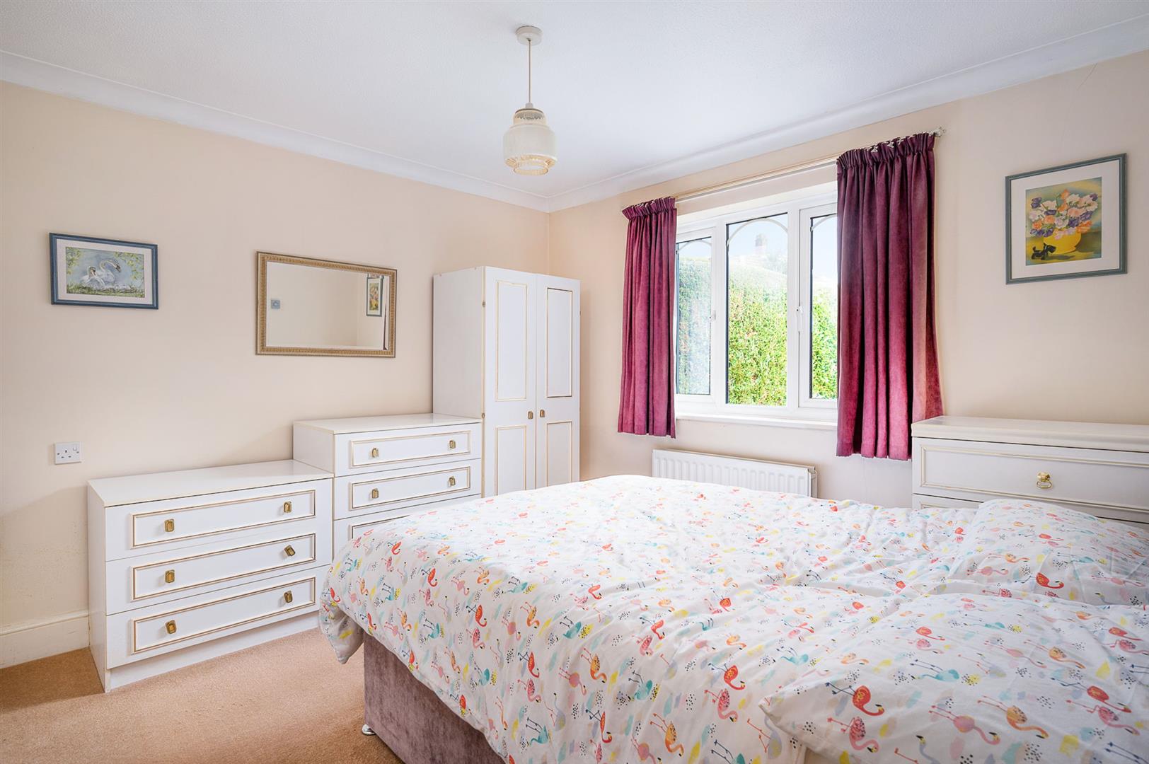 2 bed property in Sherwood Gardens, Henley-On-Thames